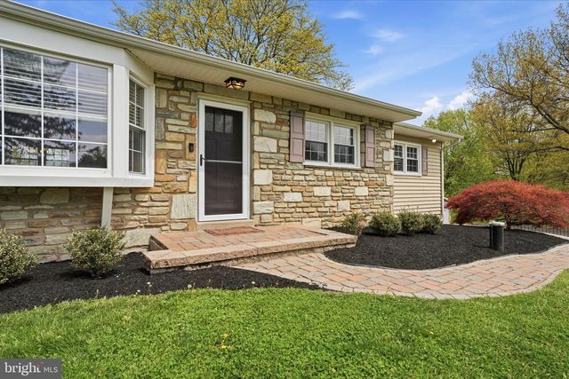 83 WRENWOOD WAY, Newtown, PA 18940