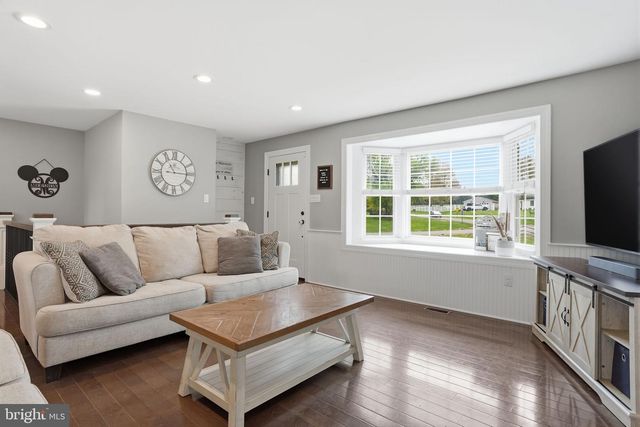83 WRENWOOD WAY, Newtown, PA 18940