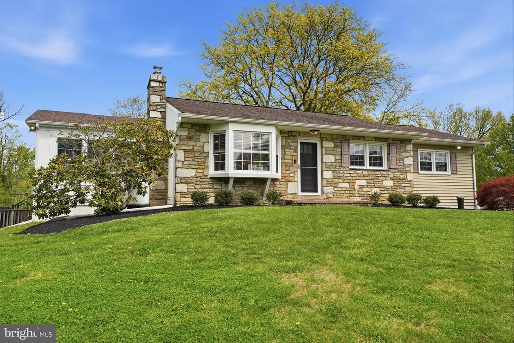 83 WRENWOOD WAY, Newtown, PA 18940
