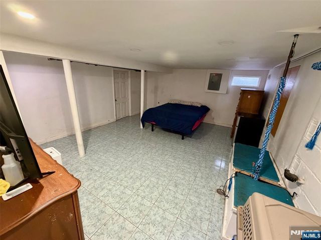 24 Hollywood Avenue, Hillside, NJ 07205