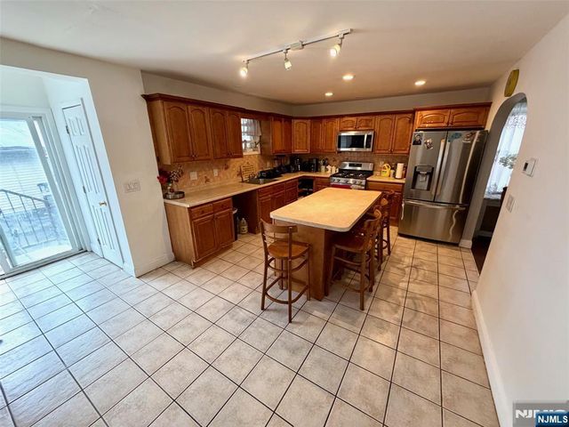 24 Hollywood Avenue, Hillside, NJ 07205