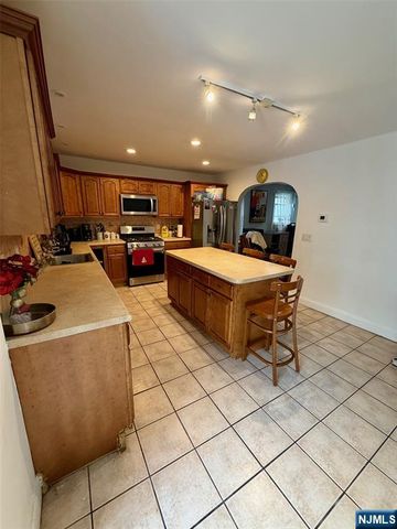 24 Hollywood Avenue, Hillside, NJ 07205