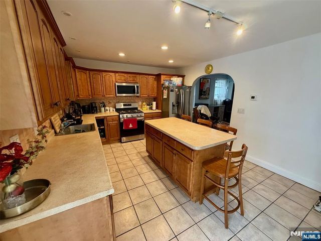 24 Hollywood Avenue, Hillside, NJ 07205