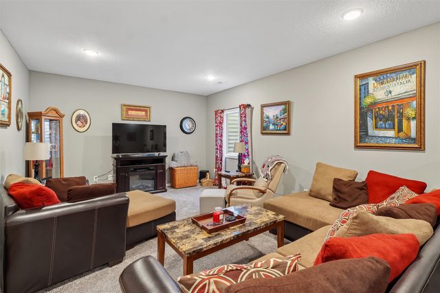 1480 Indigo Drive SE, Altoona, IA 50009