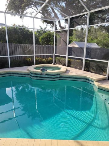 961 LIVE OAK AVENUE NE, St Petersburg, FL 33703