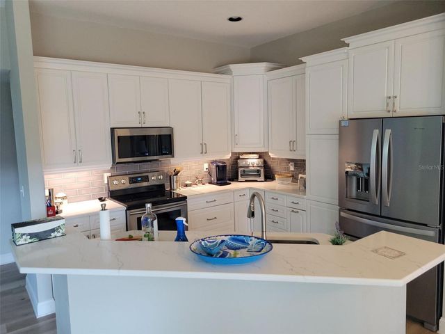 961 LIVE OAK AVENUE NE, St Petersburg, FL 33703