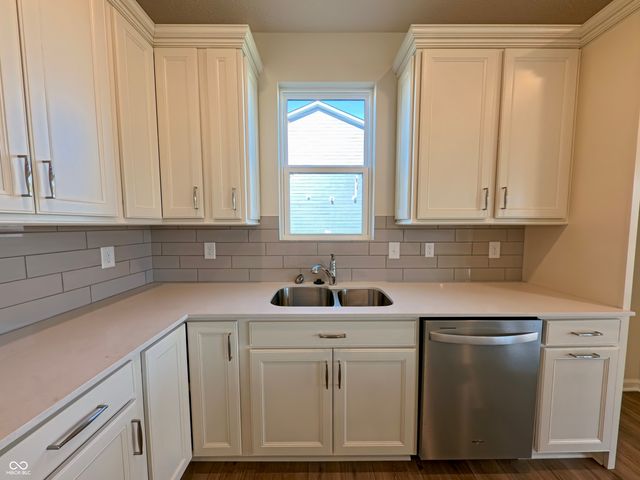 811 Daisy Street, Greenwood, IN 46143