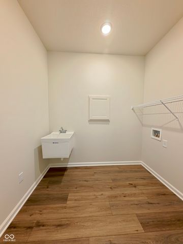 811 Daisy Street, Greenwood, IN 46143