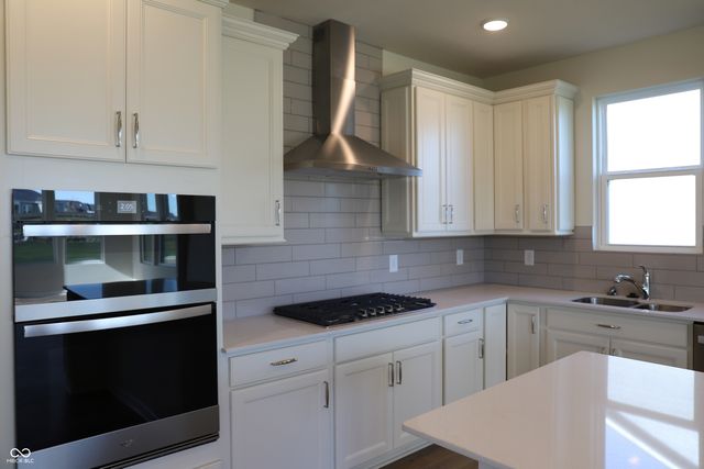 811 Daisy Street, Greenwood, IN 46143