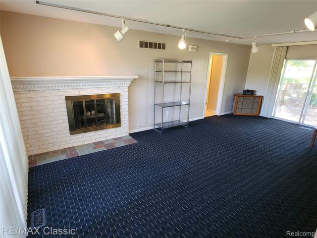 6965 N Adams Road, Bloomfield Charter Township, MI 48304