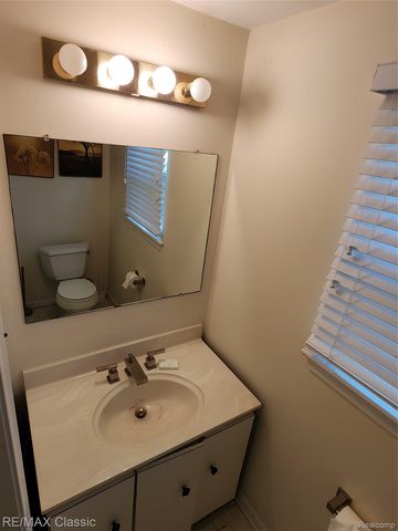 6965 N Adams Road, Bloomfield Charter Township, MI 48304
