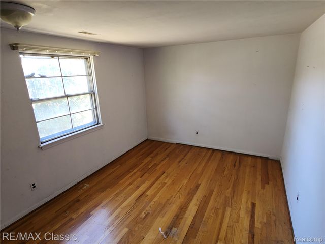 6965 N Adams Road, Bloomfield Charter Township, MI 48304