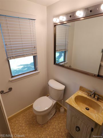 6965 N Adams Road, Bloomfield Charter Township, MI 48304