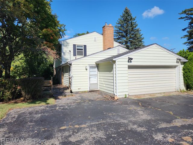 6965 N Adams Road, Bloomfield Charter Township, MI 48304