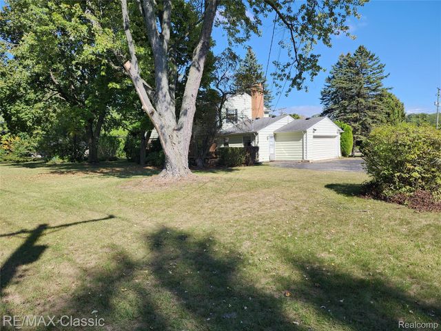 6965 N Adams Road, Bloomfield Charter Township, MI 48304