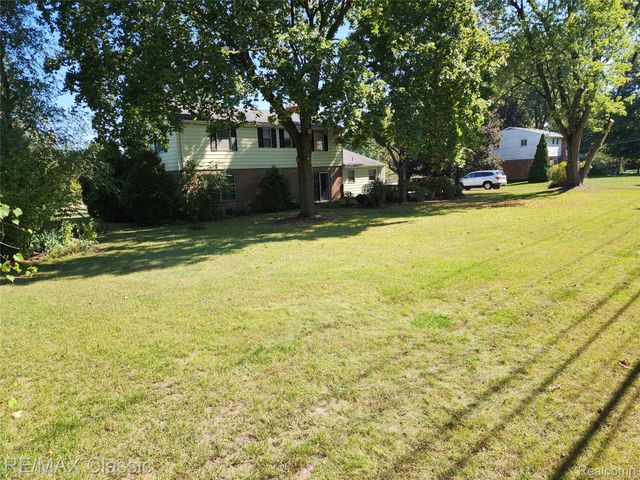 6965 N Adams Road, Bloomfield Charter Township, MI 48304