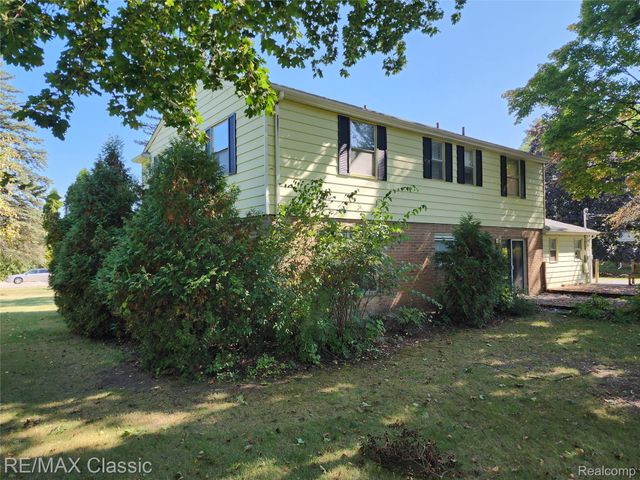 6965 N Adams Road, Bloomfield Charter Township, MI 48304
