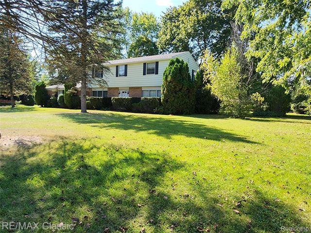 6965 N Adams Road, Bloomfield Charter Township, MI 48304