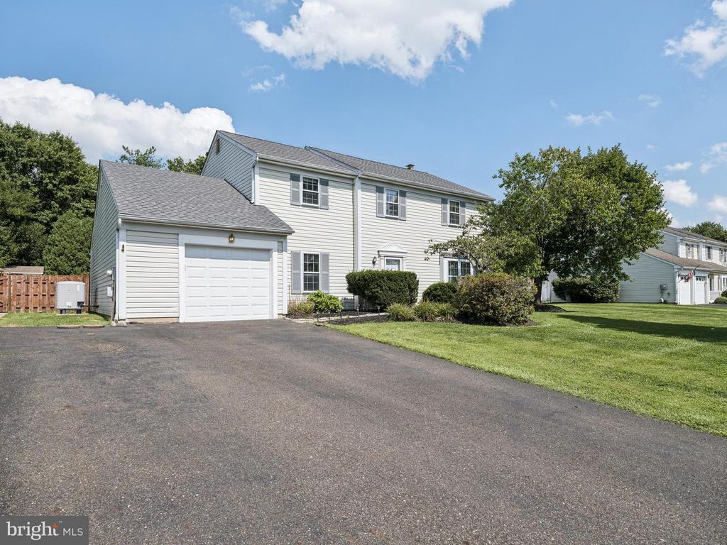 1561 MULBERRY CIR, WARMINSTER, PA 18974 — photo 2