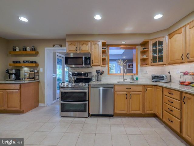 921 ADDINGHAM AVE, Drexel Hill, PA 19026