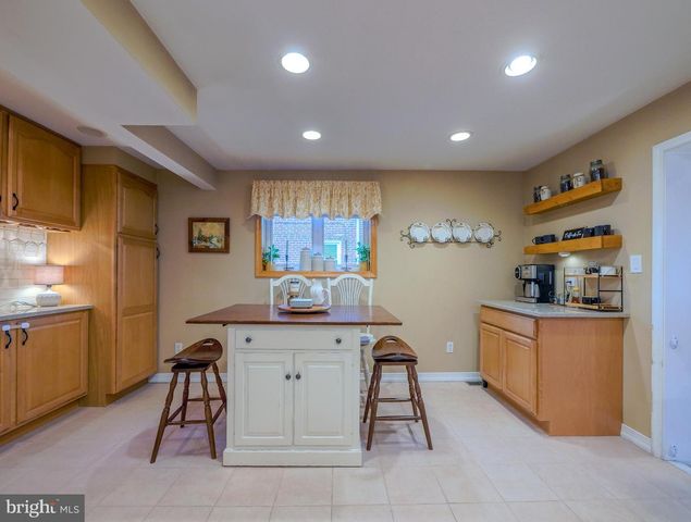 921 ADDINGHAM AVE, Drexel Hill, PA 19026