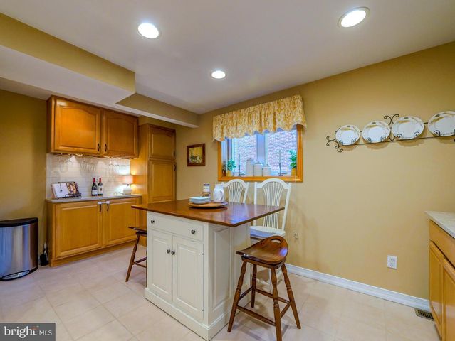 921 ADDINGHAM AVE, Drexel Hill, PA 19026