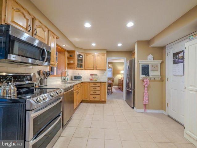 921 ADDINGHAM AVE, Drexel Hill, PA 19026