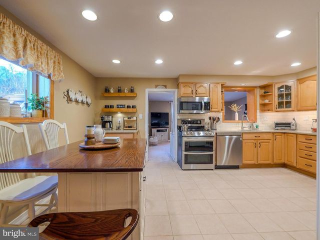 921 ADDINGHAM AVE, Drexel Hill, PA 19026