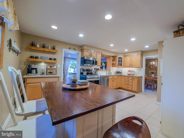 921 ADDINGHAM AVE, Drexel Hill, PA 19026