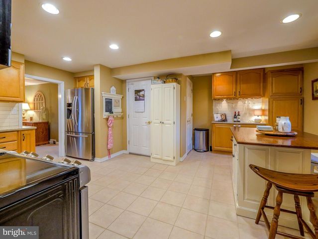 921 ADDINGHAM AVE, Drexel Hill, PA 19026