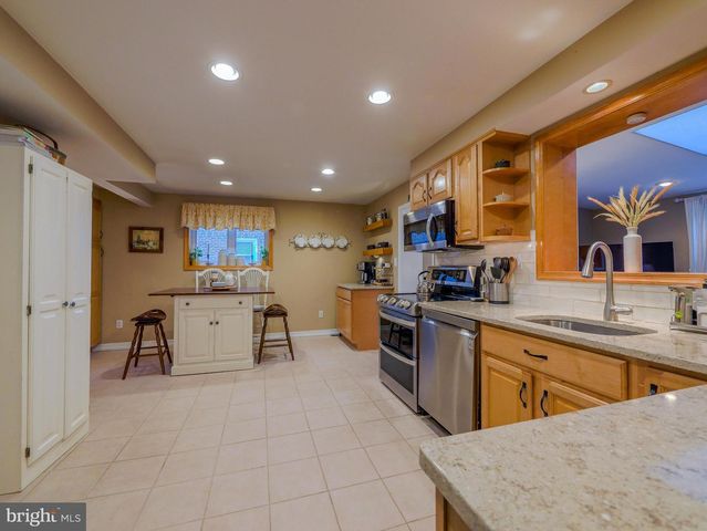 921 ADDINGHAM AVE, Drexel Hill, PA 19026