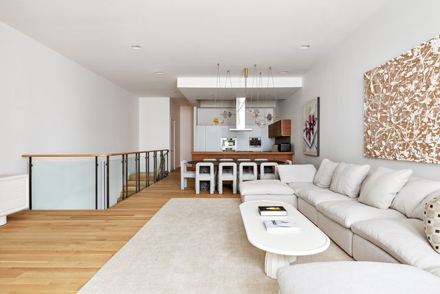 83 Spring St Apt 3, New York City, NY 10012