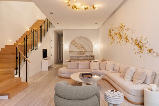 83 Spring St Apt 3, New York City, NY 10012