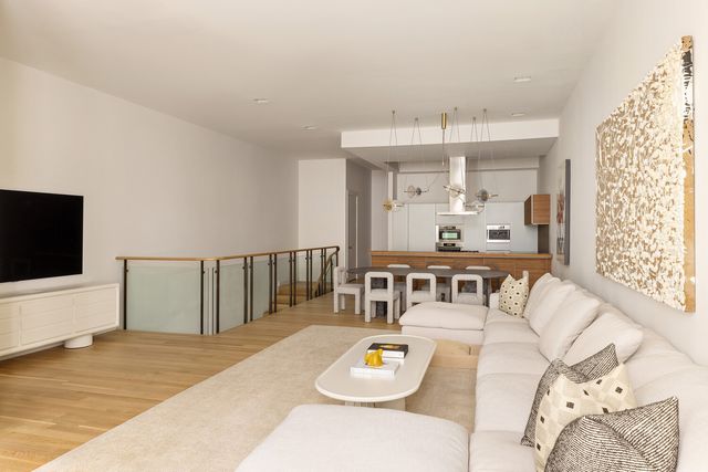 83 Spring St Apt 3, New York City, NY 10012