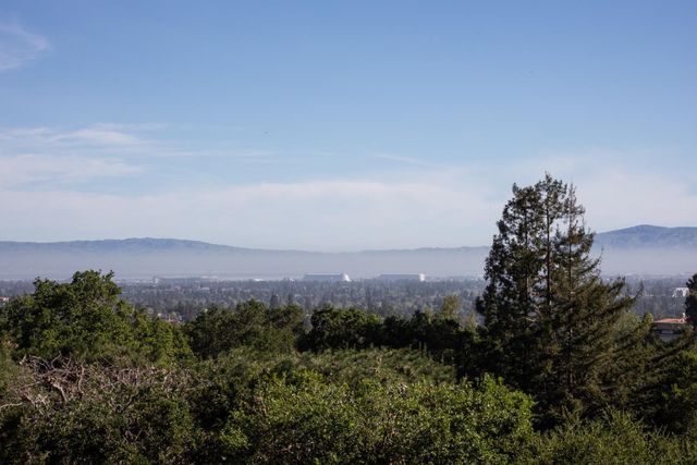 10669 Magdalena Road, Los Altos Hills, CA 94024