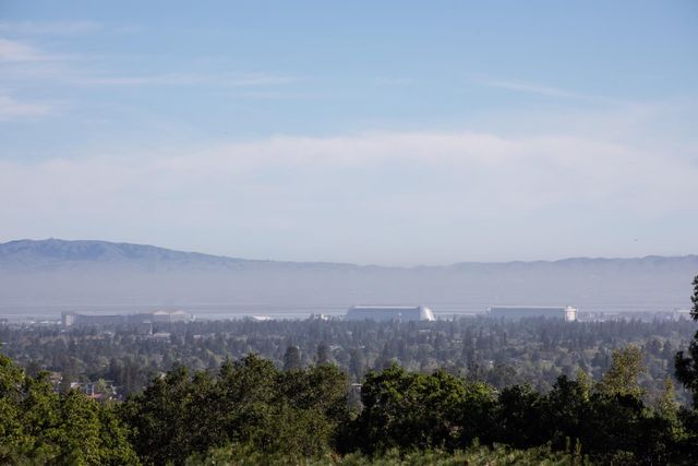 10669 Magdalena Road, Los Altos Hills, CA 94024