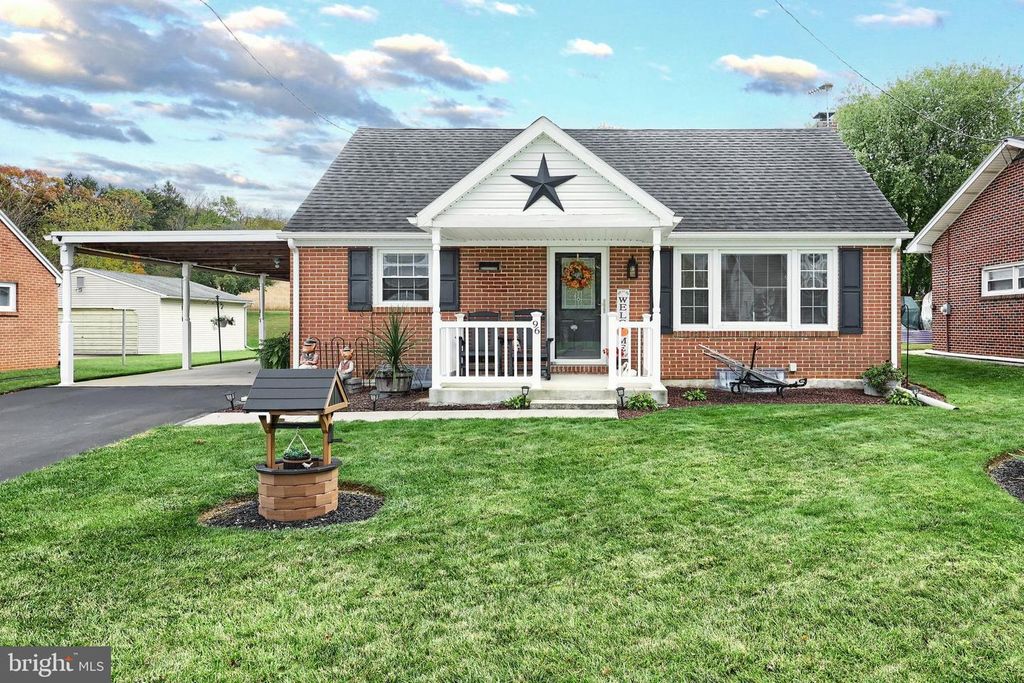 96 CHURCH ST, Seven Valleys, PA 17360