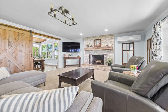 9909 Winn Road, Spring Grove, IL 60081