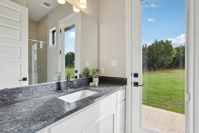216 Spence LN, Liberty Hill, TX 78642