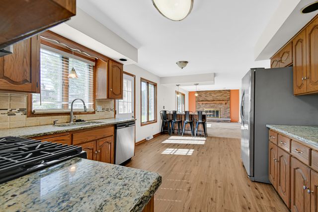 18354 De Jong Lane, Lansing, IL 60438