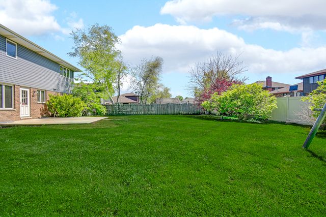 18354 De Jong Lane, Lansing, IL 60438
