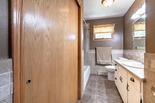 24519 E Rivers Bend Road, Fergus Falls, MN 56537