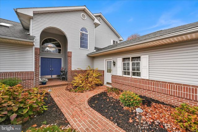 725 BROOKSIDE LN, Lebanon, PA 17042