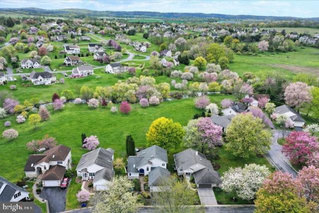 725 BROOKSIDE LN, Lebanon, PA 17042