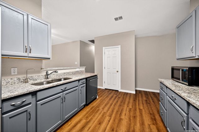 7811 MCGOWEN FLD, San Antonio, TX 78227
