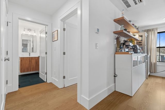 4 Anawan Ave 7, Boston, MA 02132