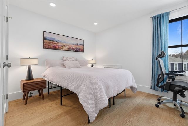 4 Anawan Ave 7, Boston, MA 02132