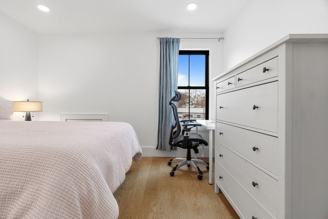 4 Anawan Ave 7, Boston, MA 02132