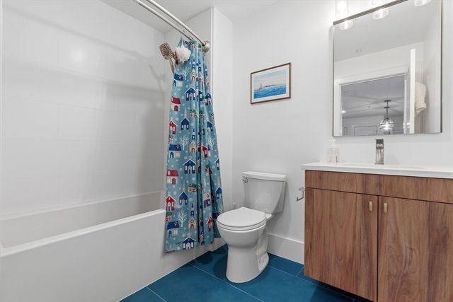 4 Anawan Ave 7, Boston, MA 02132