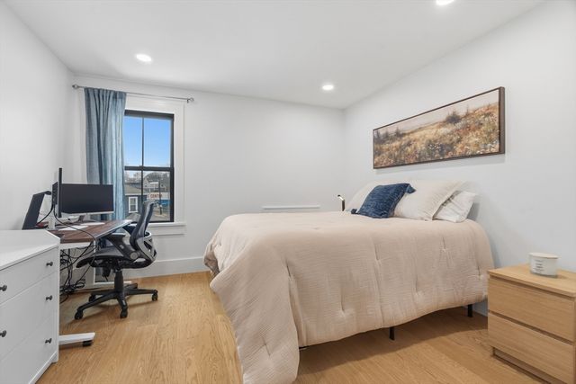 4 Anawan Ave 7, Boston, MA 02132